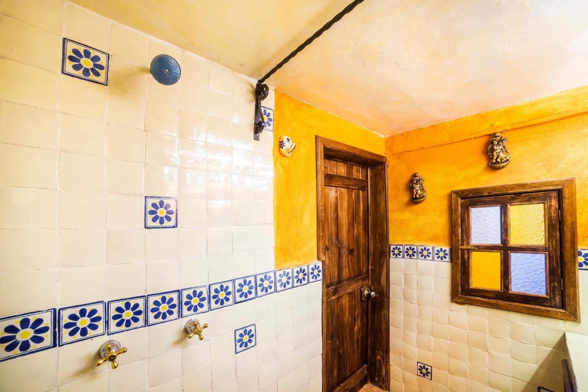 Oyo El Mineral, 3*
